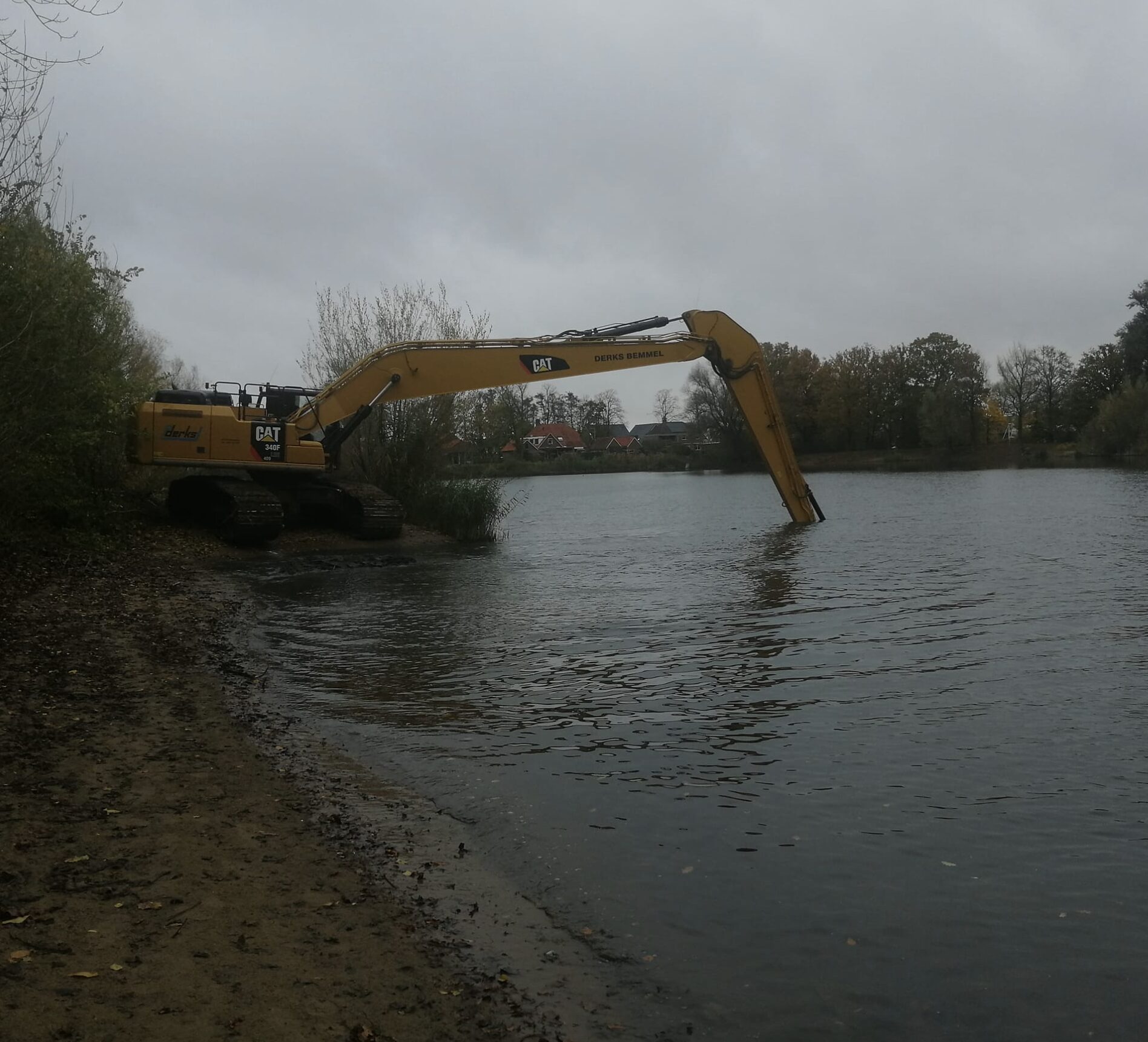 Uitdiepen zwembad Walburgen